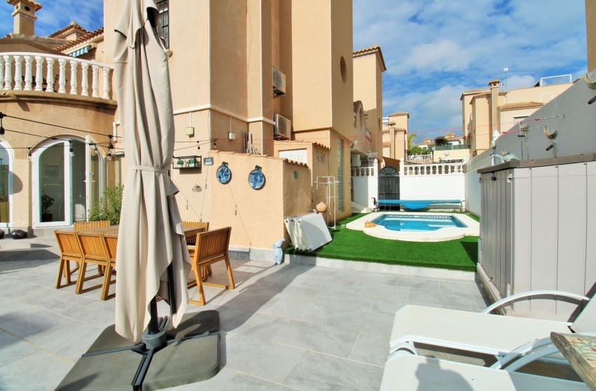 2 Zimmer Haus zu verkaufen in Villamartin mit Pool - 279.900 € (Ref: 9813624)