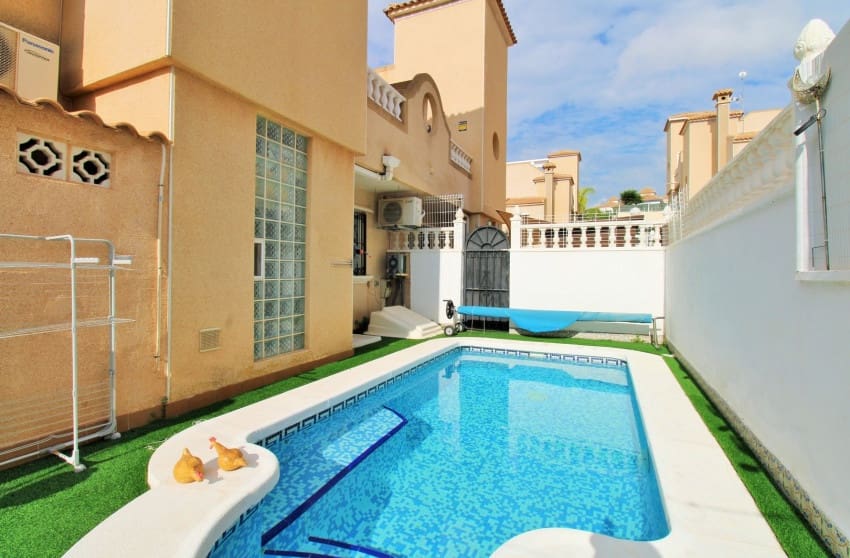 2 Zimmer Haus zu verkaufen in Villamartin mit Pool - 279.900 € (Ref: 9813624)
