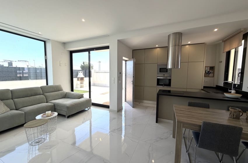 3 bedroom Villa for sale in Ciudad Quesada with pool - € 399,900 (Ref: 9813625)