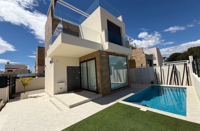 3 bedroom Villa for sale in Ciudad Quesada with pool - € 399,900 (Ref: 9813625)