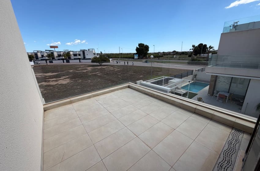 3 bedroom Villa for sale in Ciudad Quesada with pool - € 399,900 (Ref: 9813625)