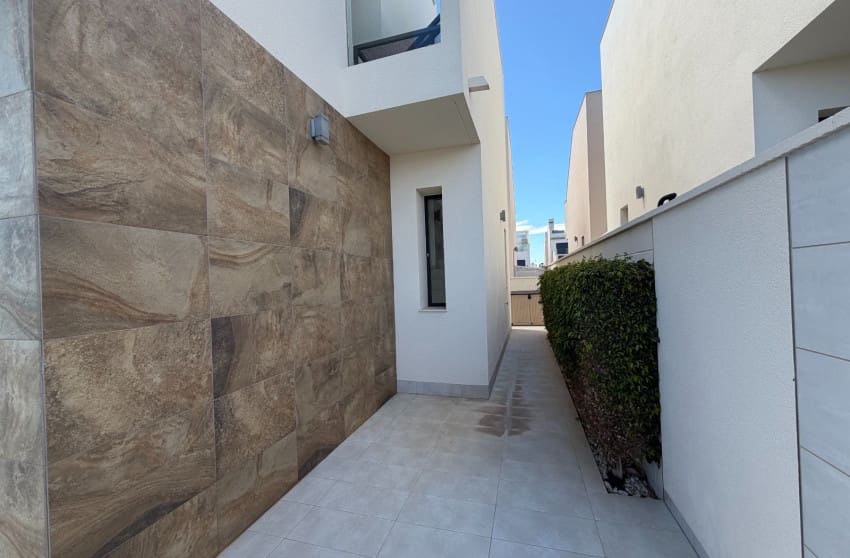 3 bedroom Villa for sale in Ciudad Quesada with pool - € 399,900 (Ref: 9813625)