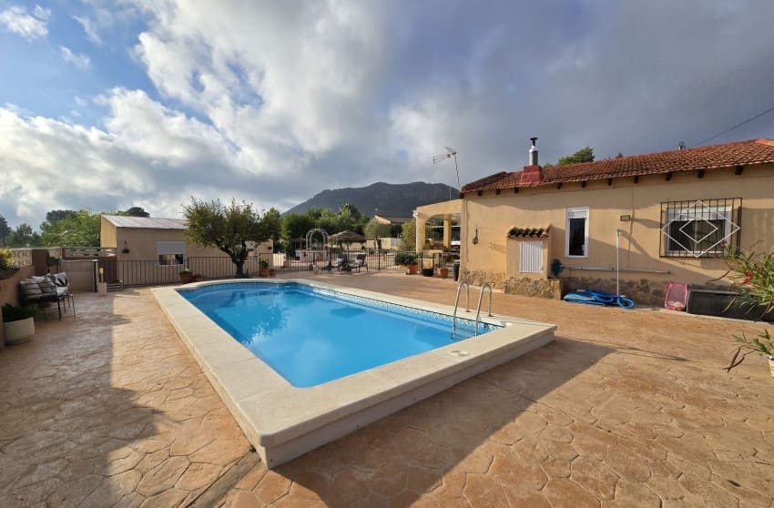 5 soveværelse Villa til salg i Sax med swimmingpool - € 349.950 (Ref: 9813626)
