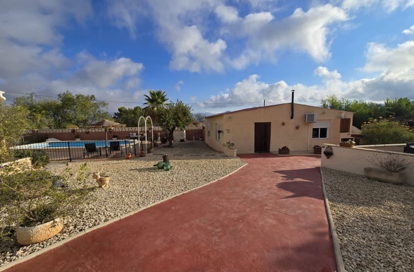 5 soveværelse Villa til salg i Sax med swimmingpool - € 349.950 (Ref: 9813626)