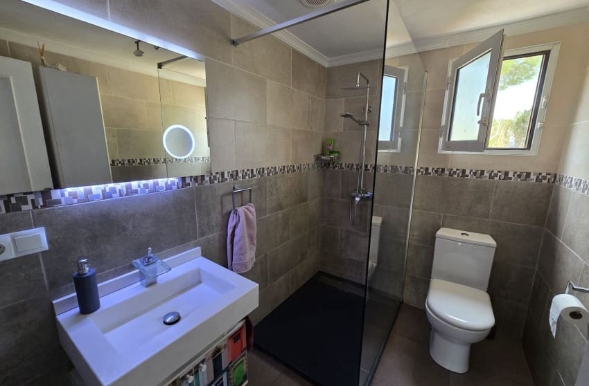 5 soveværelse Villa til salg i Sax med swimmingpool - € 349.950 (Ref: 9813626)