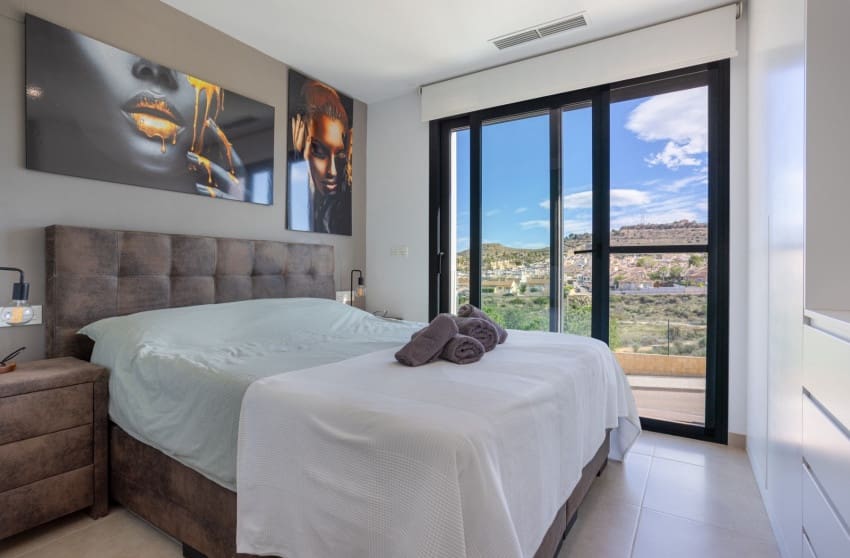 Chalet de 3 habitaciones en Benijófar en venta con piscina - 419.000 € (Ref: 9826849)