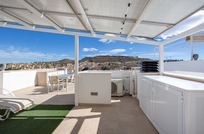 Chalet de 3 habitaciones en Benijófar en venta con piscina - 419.000 € (Ref: 9826849)