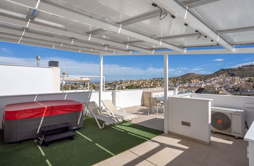 Chalet de 3 habitaciones en Benijófar en venta con piscina - 419.000 € (Ref: 9826849)