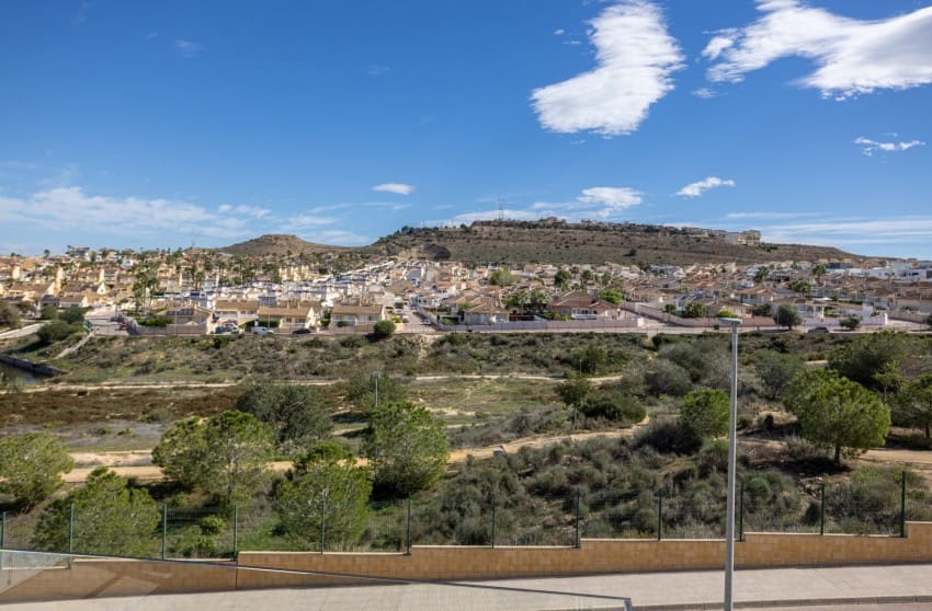 Chalet de 3 habitaciones en Benijófar en venta con piscina - 419.000 € (Ref: 9826849)