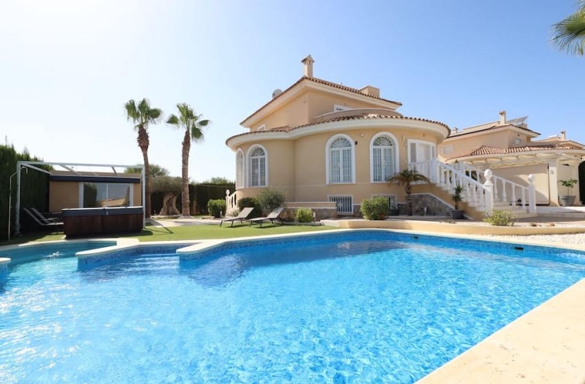 5 slaapkamer Villa te koop in Ciudad Quesada met zwembad - € 860.000 (Ref: 9826856)