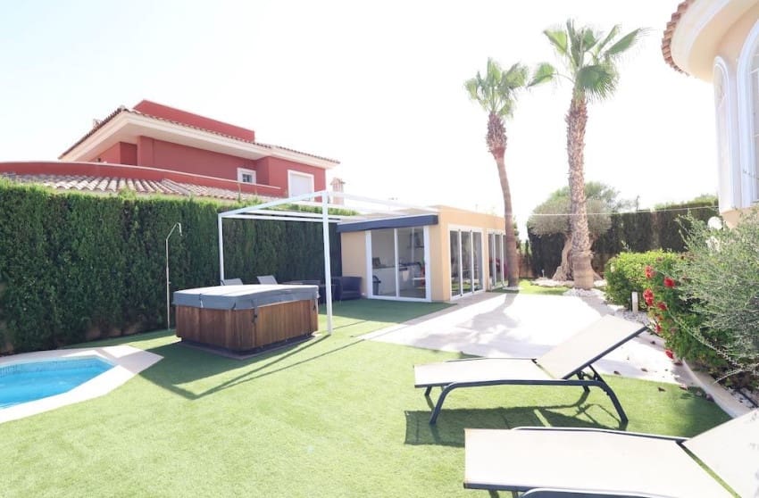 5 slaapkamer Villa te koop in Ciudad Quesada met zwembad - € 860.000 (Ref: 9826856)