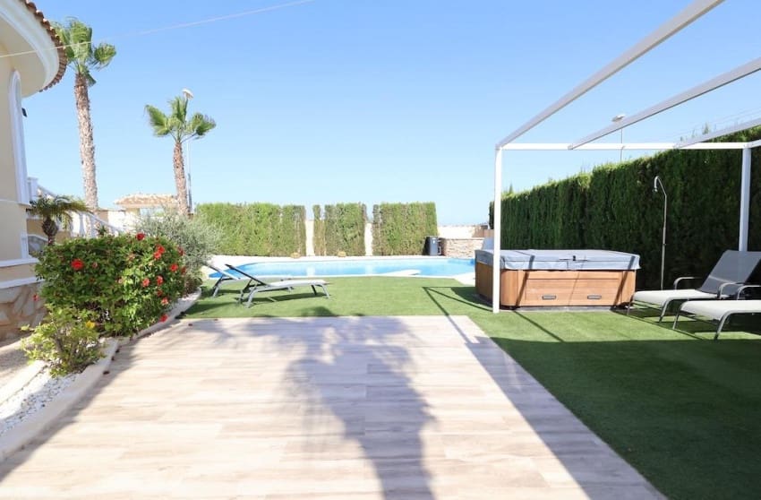 5 slaapkamer Villa te koop in Ciudad Quesada met zwembad - € 860.000 (Ref: 9826856)