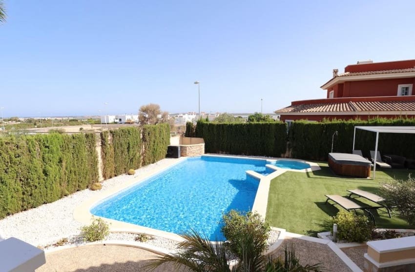5 slaapkamer Villa te koop in Ciudad Quesada met zwembad - € 860.000 (Ref: 9826856)