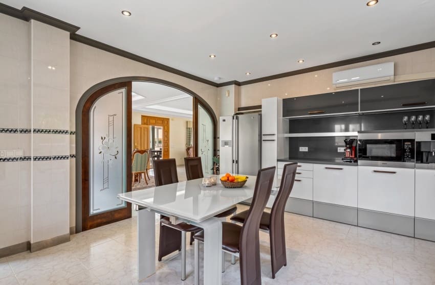 4 makuuhuone Huvila myytävänä paikassa Ciudad Quesada mukana uima-altaan - 750 000 € (Ref: 9826857)