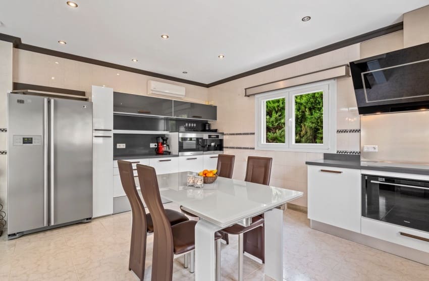 4 makuuhuone Huvila myytävänä paikassa Ciudad Quesada mukana uima-altaan - 750 000 € (Ref: 9826857)