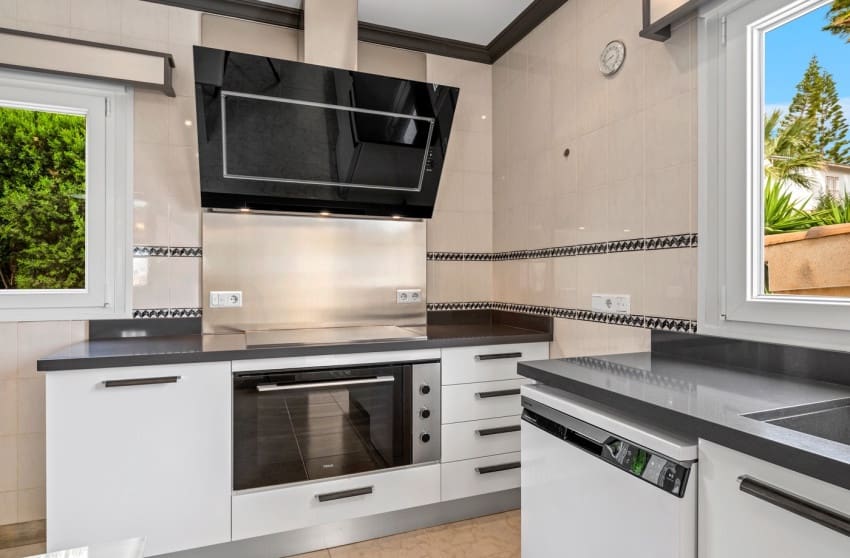 4 makuuhuone Huvila myytävänä paikassa Ciudad Quesada mukana uima-altaan - 750 000 € (Ref: 9826857)
