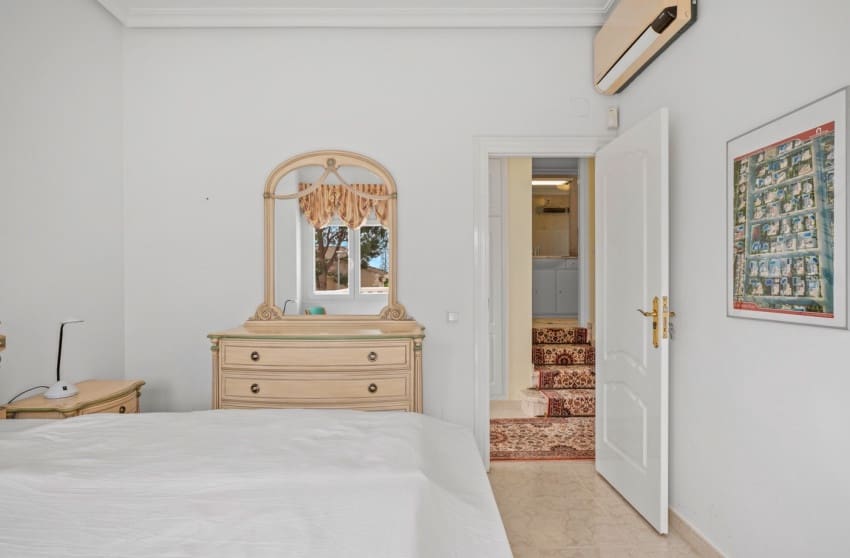 4 makuuhuone Huvila myytävänä paikassa Ciudad Quesada mukana uima-altaan - 750 000 € (Ref: 9826857)