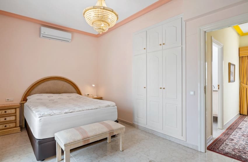 4 makuuhuone Huvila myytävänä paikassa Ciudad Quesada mukana uima-altaan - 750 000 € (Ref: 9826857)