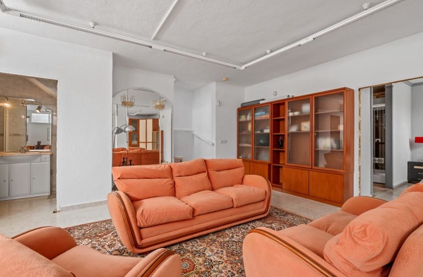 4 makuuhuone Huvila myytävänä paikassa Ciudad Quesada mukana uima-altaan - 750 000 € (Ref: 9826857)
