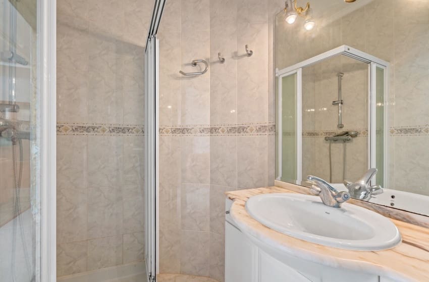 4 makuuhuone Huvila myytävänä paikassa Ciudad Quesada mukana uima-altaan - 750 000 € (Ref: 9826857)