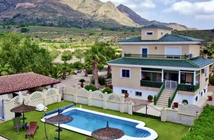 4 bedroom Villa for sale in Macisvenda with pool garage - € 475,000 (Ref: 9826858)