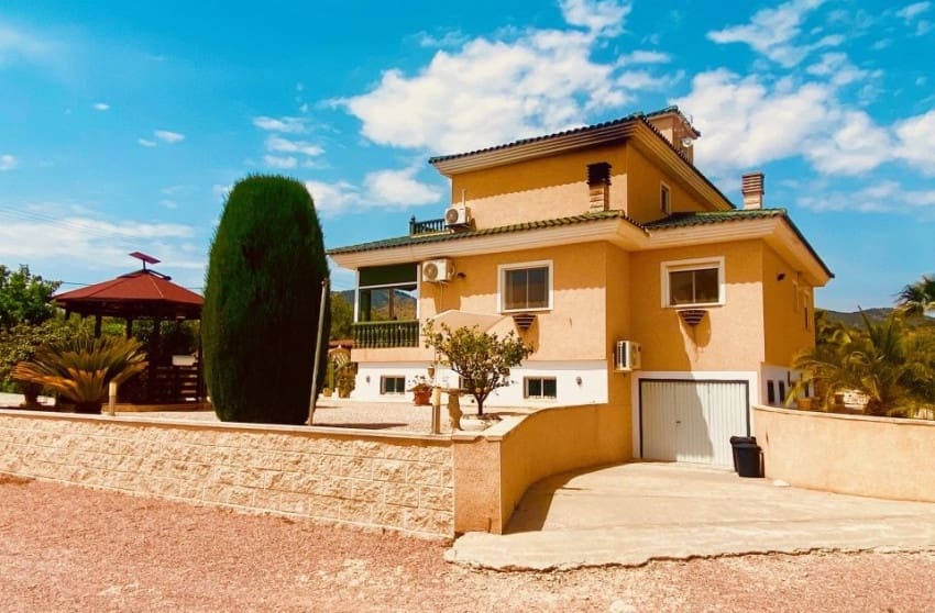4 bedroom Villa for sale in Macisvenda with pool garage - € 475,000 (Ref: 9826858)