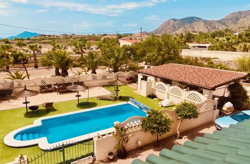 4 bedroom Villa for sale in Macisvenda with pool garage - € 475,000 (Ref: 9826858)