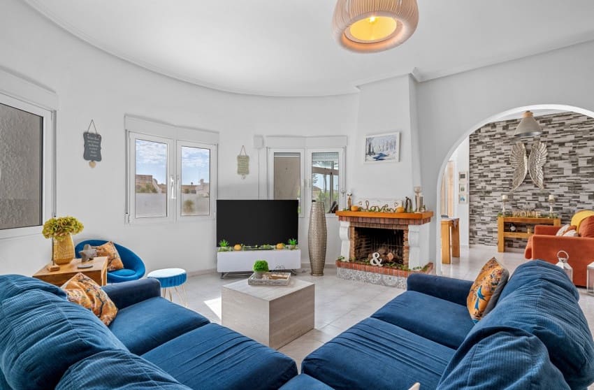 3 bedroom Villa for sale in Pueblo Bravo with pool - € 440,000 (Ref: 9842021)