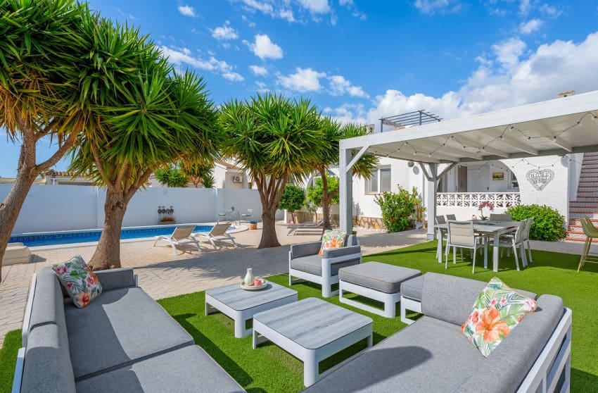 3 bedroom Villa for sale in Pueblo Bravo with pool - € 440,000 (Ref: 9842021)