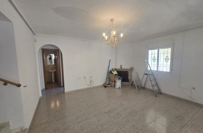 5 bedroom Villa for sale in Monforte del Cid with pool - € 349,995 (Ref: 9842022)