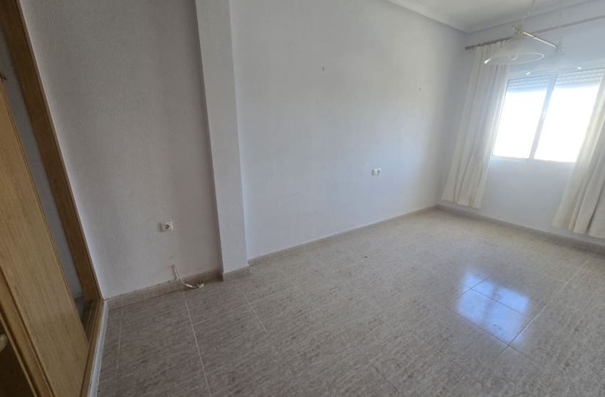 5 bedroom Villa for sale in Monforte del Cid with pool - € 349,995 (Ref: 9842022)