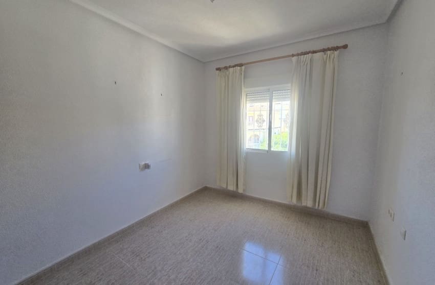 5 bedroom Villa for sale in Monforte del Cid with pool - € 349,995 (Ref: 9842022)