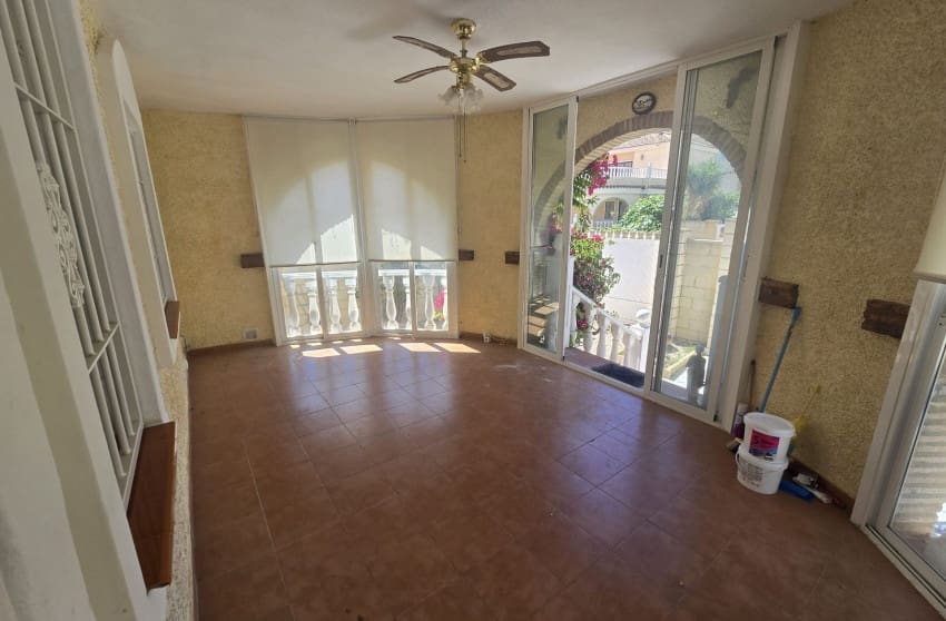 5 bedroom Villa for sale in Monforte del Cid with pool - € 349,995 (Ref: 9842022)