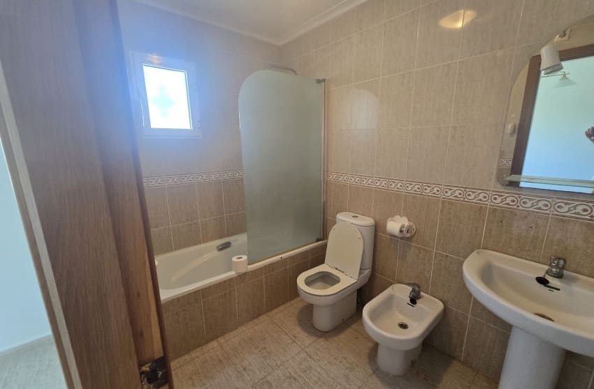 5 bedroom Villa for sale in Monforte del Cid with pool - € 349,995 (Ref: 9842022)