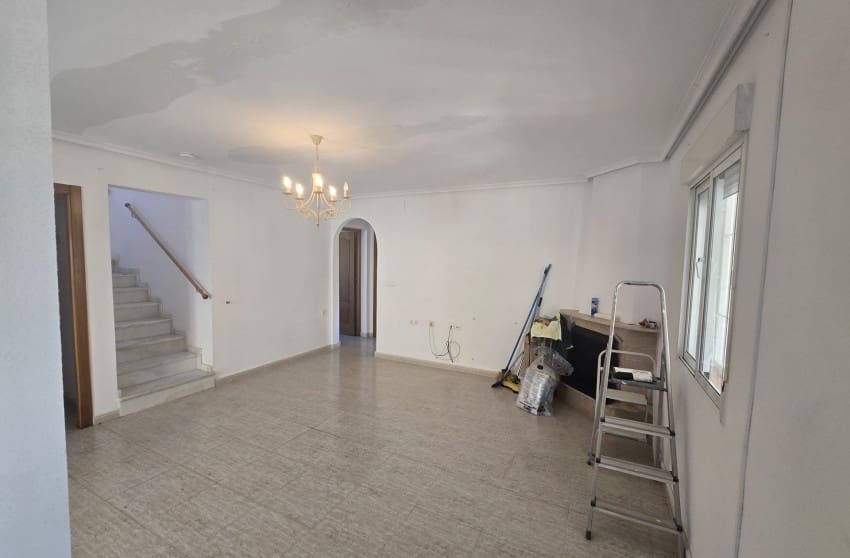 5 bedroom Villa for sale in Monforte del Cid with pool - € 349,995 (Ref: 9842022)
