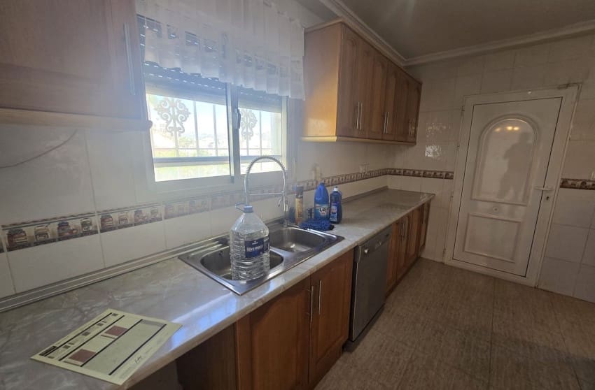 5 bedroom Villa for sale in Monforte del Cid with pool - € 349,995 (Ref: 9842022)