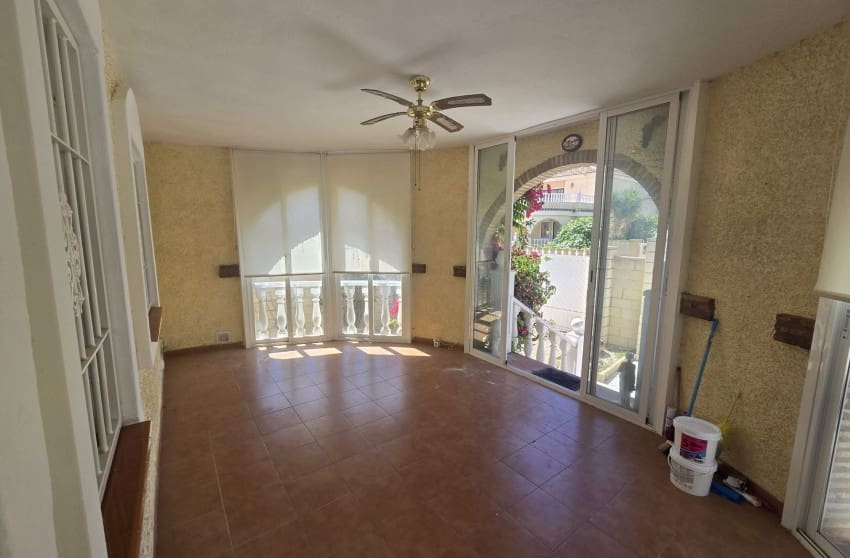 5 bedroom Villa for sale in Monforte del Cid with pool - € 349,995 (Ref: 9842022)