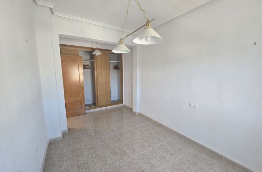 5 bedroom Villa for sale in Monforte del Cid with pool - € 349,995 (Ref: 9842022)
