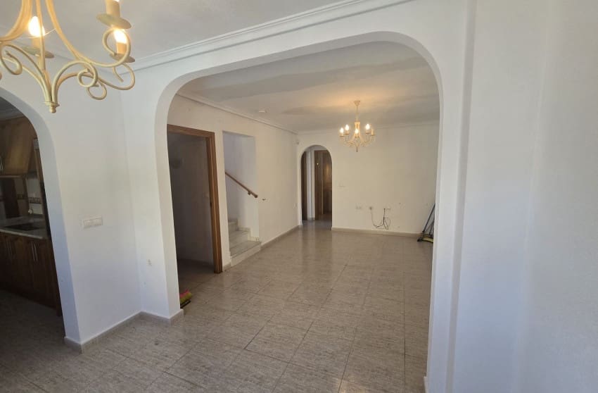 5 bedroom Villa for sale in Monforte del Cid with pool - € 349,995 (Ref: 9842022)