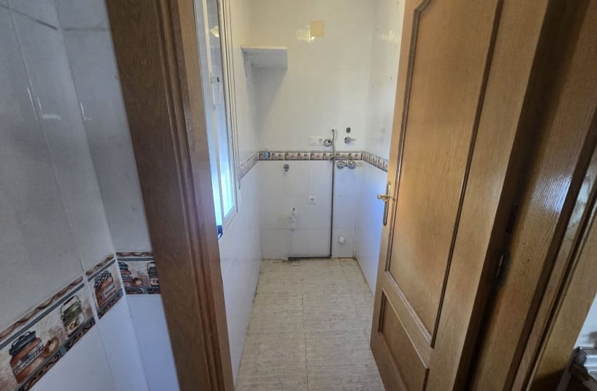 5 bedroom Villa for sale in Monforte del Cid with pool - € 349,995 (Ref: 9842022)