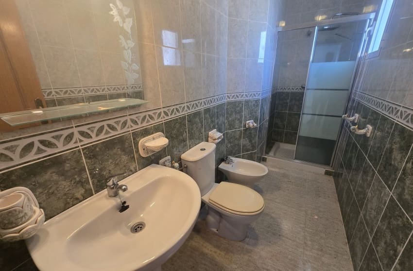 5 bedroom Villa for sale in Monforte del Cid with pool - € 349,995 (Ref: 9842022)