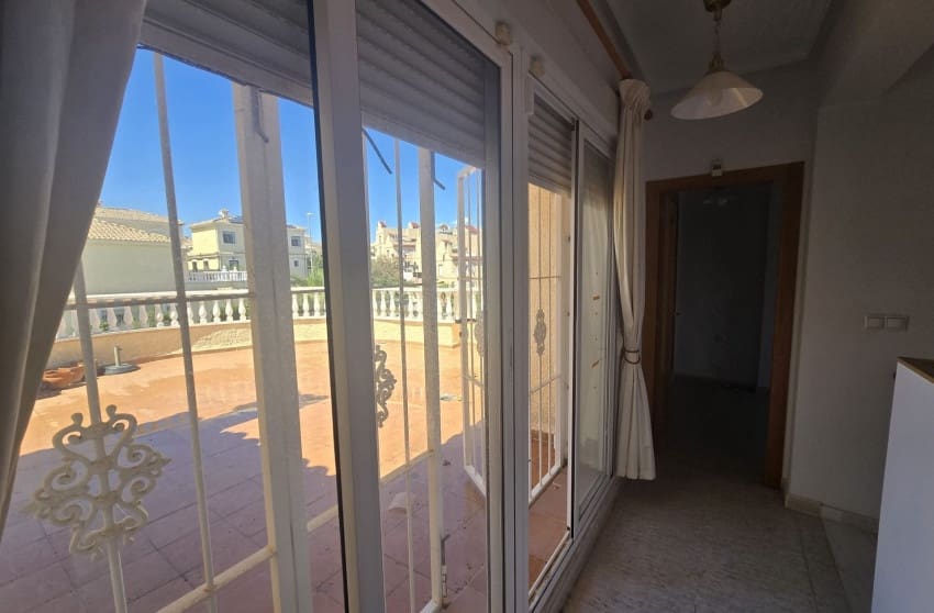 5 bedroom Villa for sale in Monforte del Cid with pool - € 349,995 (Ref: 9842022)