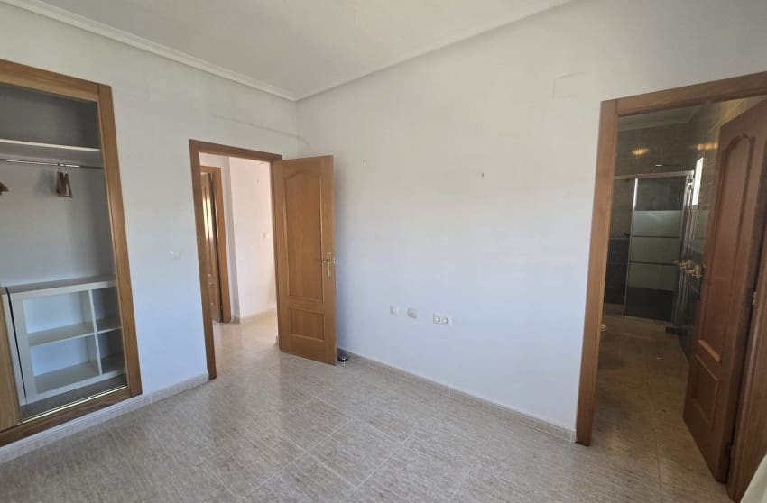 5 bedroom Villa for sale in Monforte del Cid with pool - € 349,995 (Ref: 9842022)