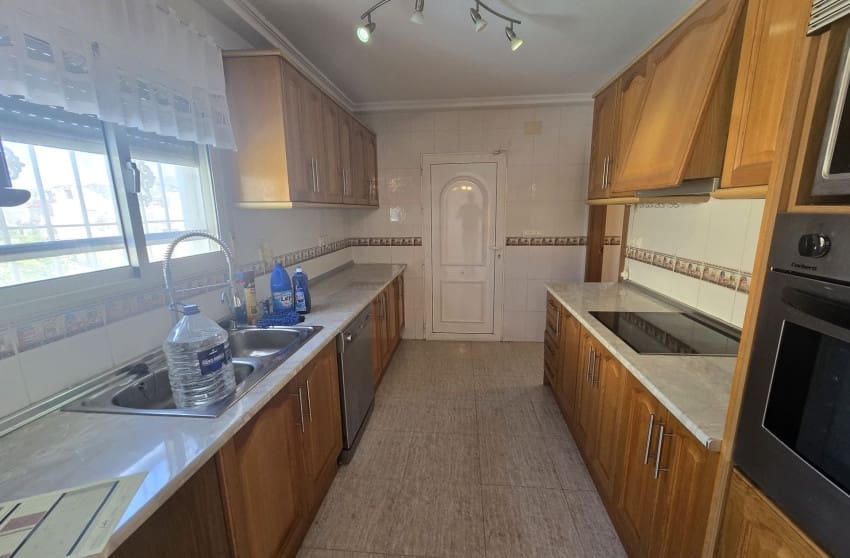 5 bedroom Villa for sale in Monforte del Cid with pool - € 349,995 (Ref: 9842022)