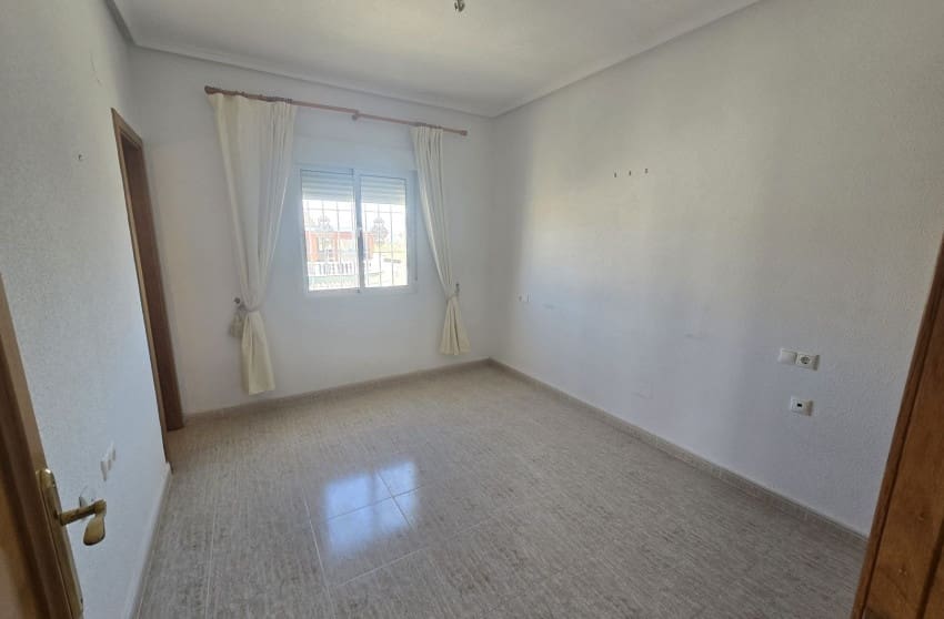 5 bedroom Villa for sale in Monforte del Cid with pool - € 349,995 (Ref: 9842022)