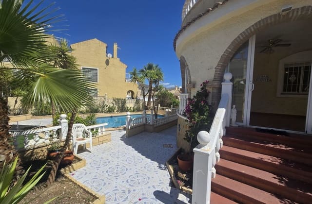 5 soveværelse Villa til salg i Monforte del Cid med swimmingpool - € 349.995 (Ref: 9842022)