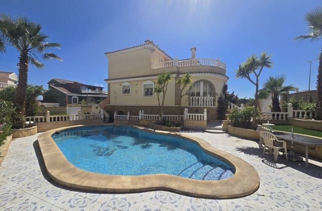 5 soveværelse Villa til salg i Monforte del Cid med swimmingpool - € 349.995 (Ref: 9842022)