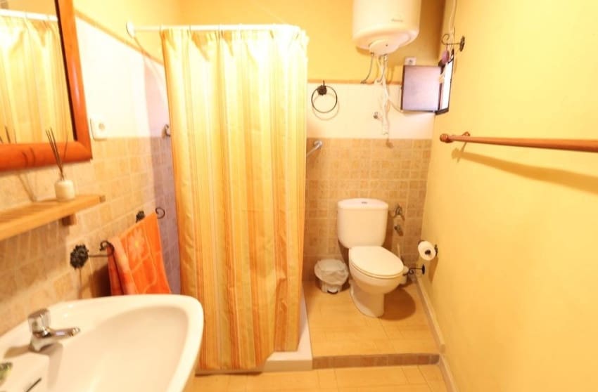 5 bedroom Villa for sale in Fortuna with pool - € 225,000 (Ref: 9868027)