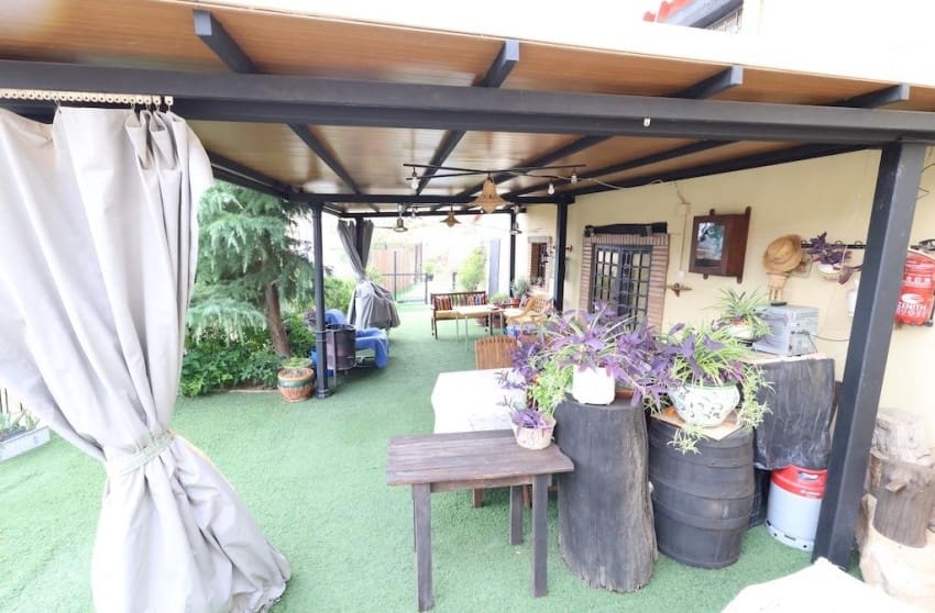 5 bedroom Villa for sale in Fortuna with pool - € 225,000 (Ref: 9868027)