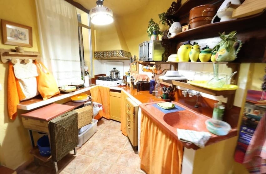 5 bedroom Villa for sale in Fortuna with pool - € 225,000 (Ref: 9868027)
